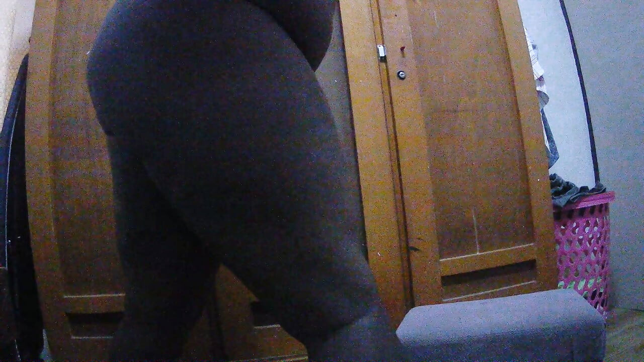 jerking of with family at home and showing my ass