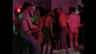 Menina da faculdade em festa à fantasia (Reino Unido, início dos anos 80) pt 2