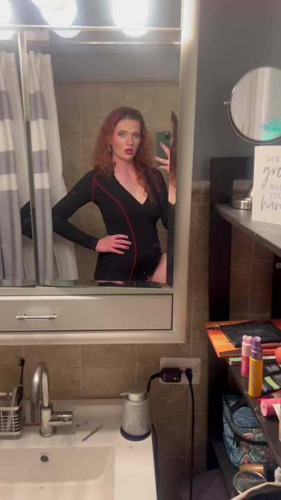 You match with a girl and tinder and she sends you this, what do you respond? Wrong answers only please.