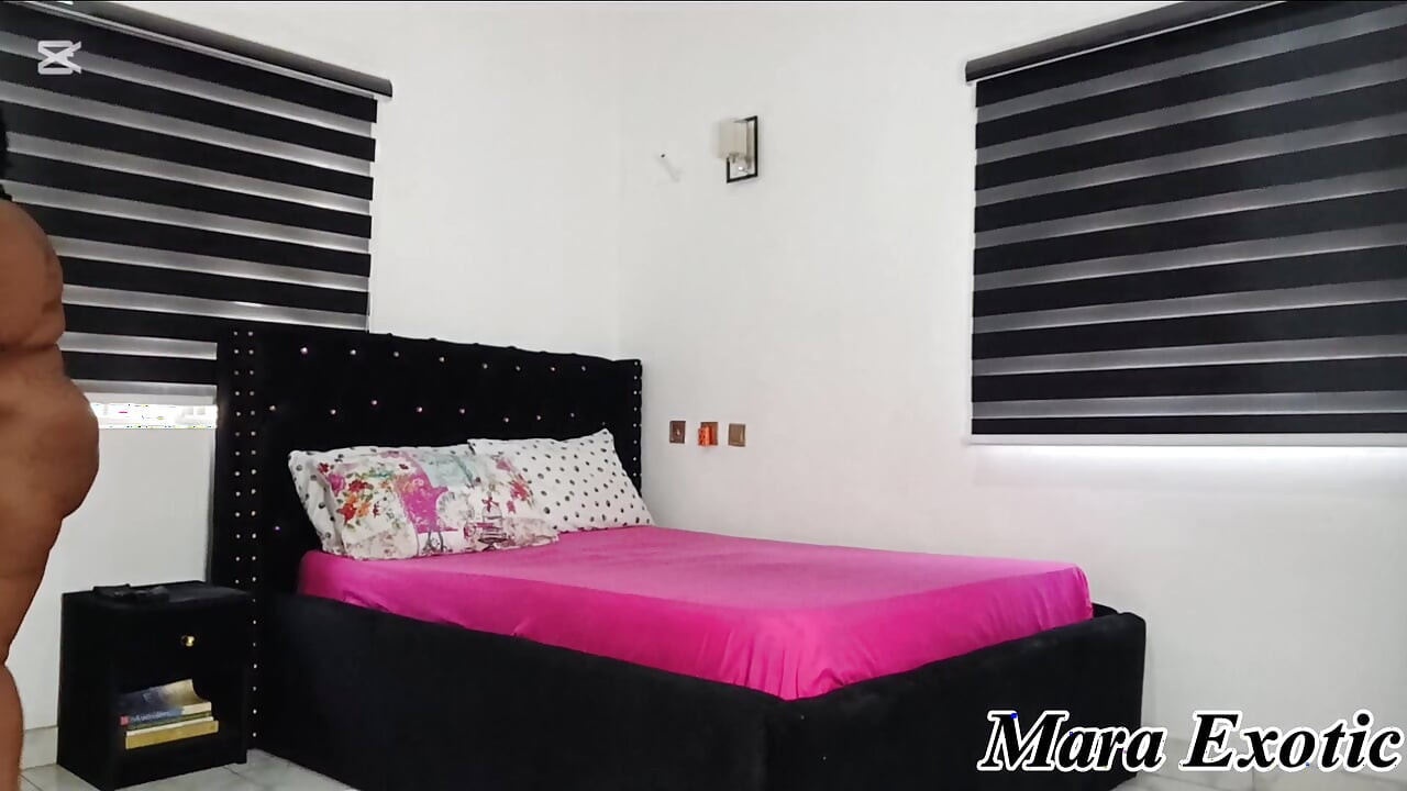 Ev temizleme orta yaşlı seksi kadın rutini - yatağımın götünü çıplak yapmamı izle...