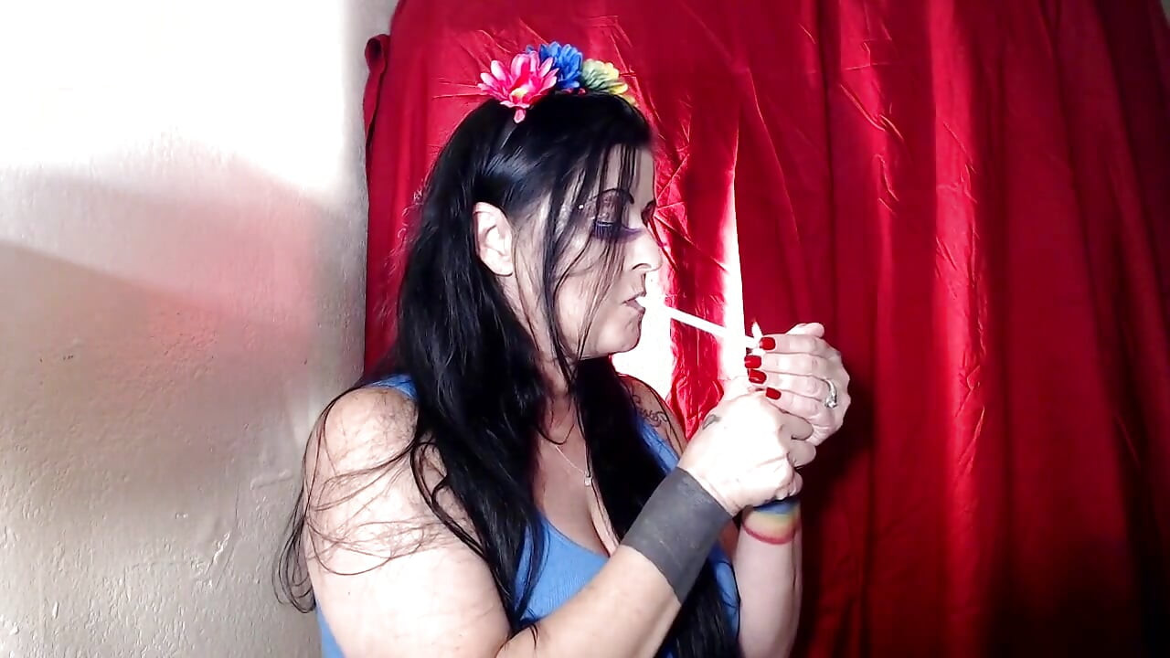 Virginia mảnh mai 120 máy bay bà già hút thuốc