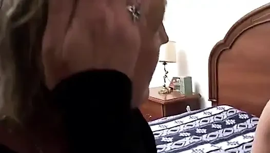 Amatör bir çift için ateşli ve edepsiz seks oyunları