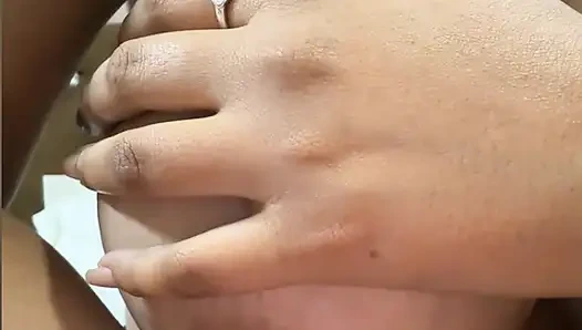 Indisches national-mädchen masturbiert vor ihrem ex-freund