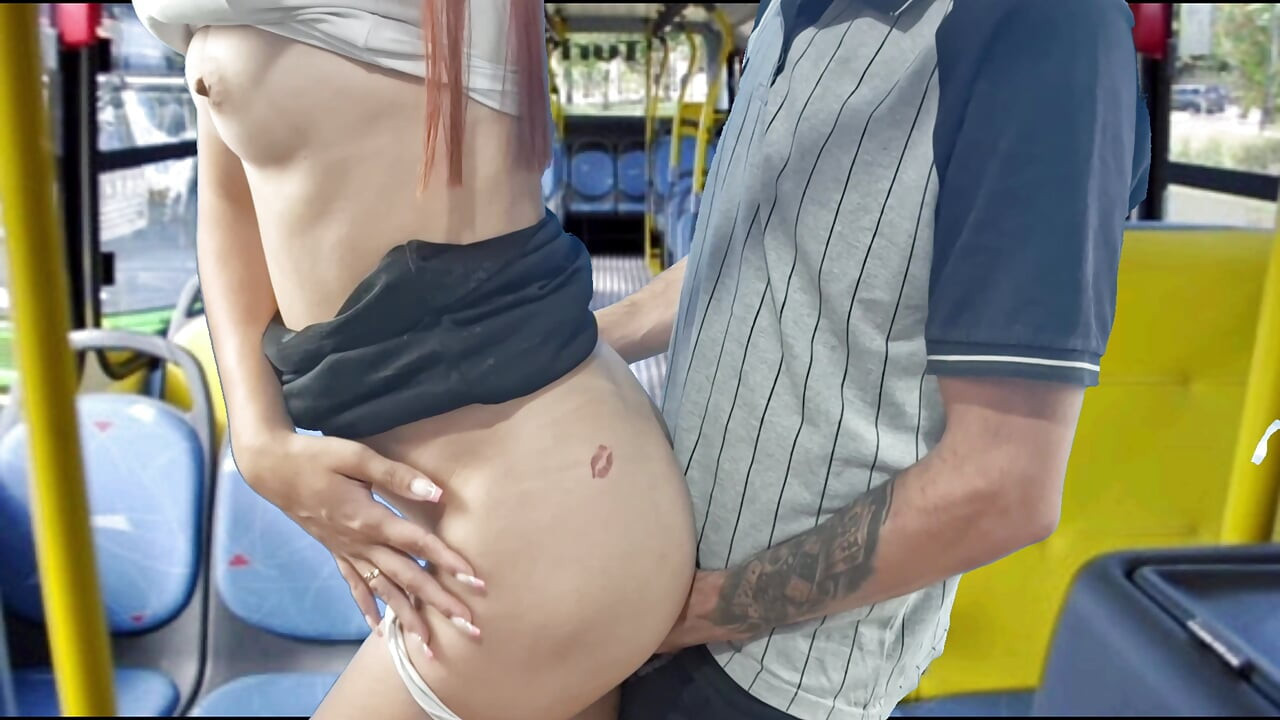 ATTENTION! This pervert penetrates girls on the bus from behind!!