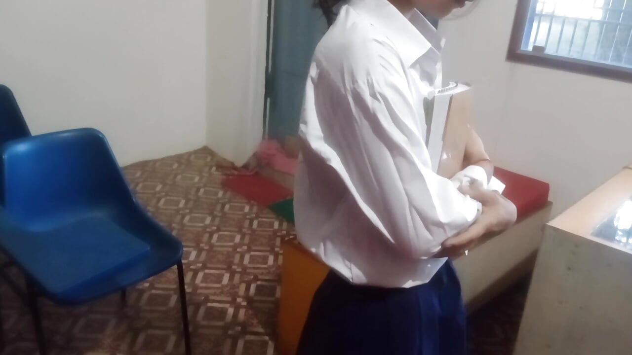 Une étudiante indienne baise avec son prof tution, audio en hindi