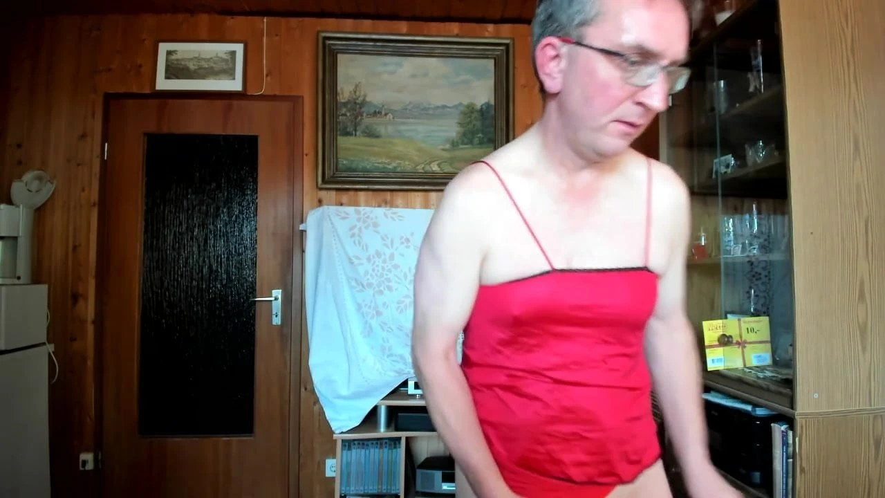 Roberto feustel sissy masturbates