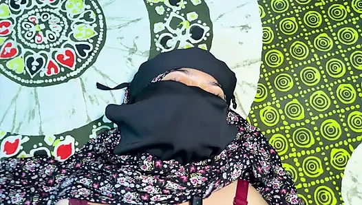My Desi sexy Bhabhi gets very happy to fucking with me