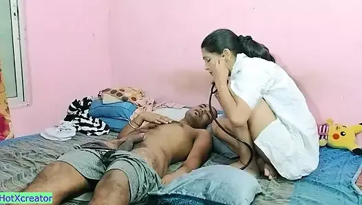 性感医生检查他的大阴茎！！火辣印地语性爱