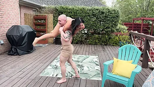 Nadia White ve Baxx ile çıplak asansör ve taşıma