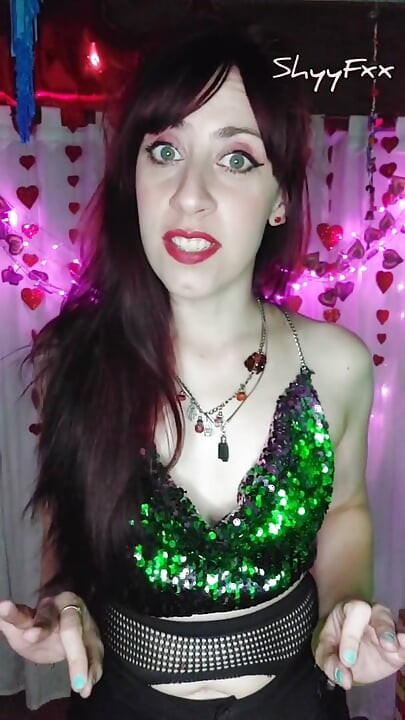 Shyyfxx Hot Influencer Stripteases Sin Bedste Ven Med En Lykkelig Slutning