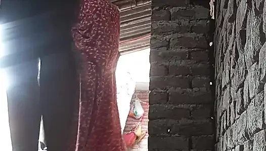 suami botak memasukkan seluruh penisnya ke dalam memek