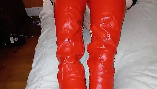 Foto vicki si suster nakal dengan sepatu bot tinggi paha merah berubah jadi video