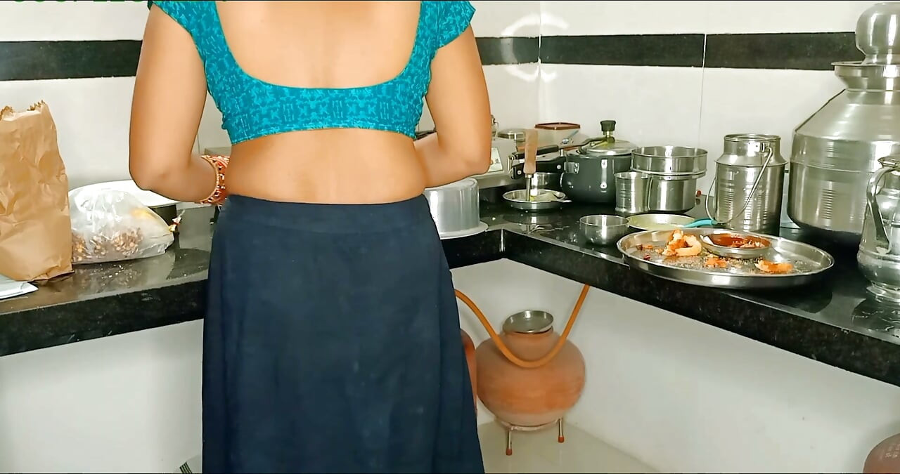 Indian desi aunty in kitchen our husband standing sex with cumshot sex
