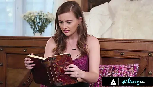 Girlsway - pawg sarışın aj applegate sert eğitimden sonra minyon Danni Rivers'a yaramaz masaj yapıyor