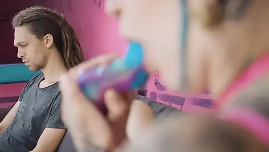 Punk rock asi sıkı göt deliğini mahvediyor fmm üçlü seks