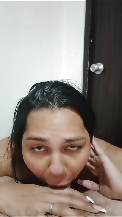 Come see me sucking a very delicious penis