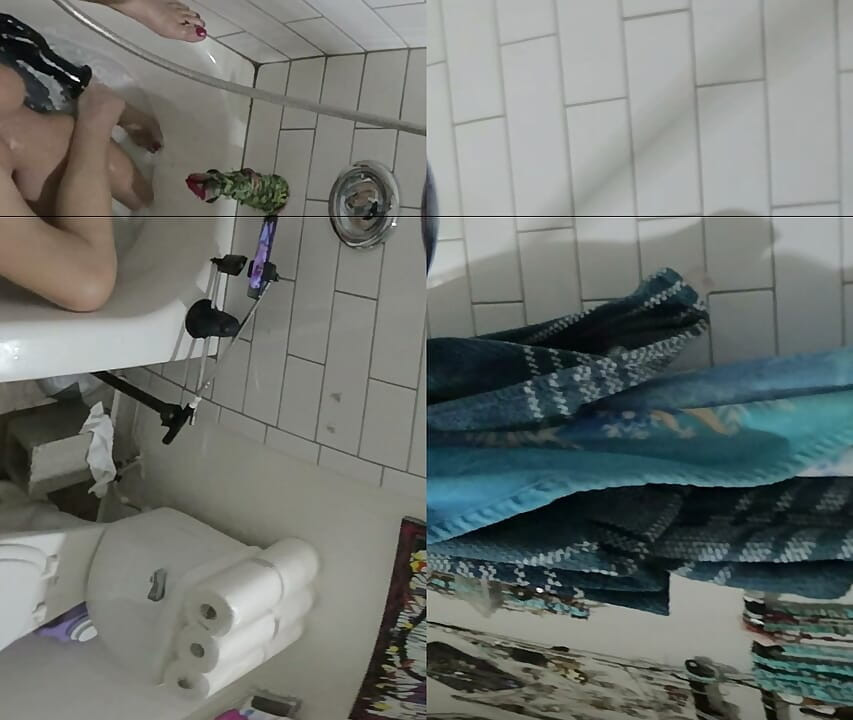 Lizzy Yum VR October 2026 Bathing Masturbation Dilating