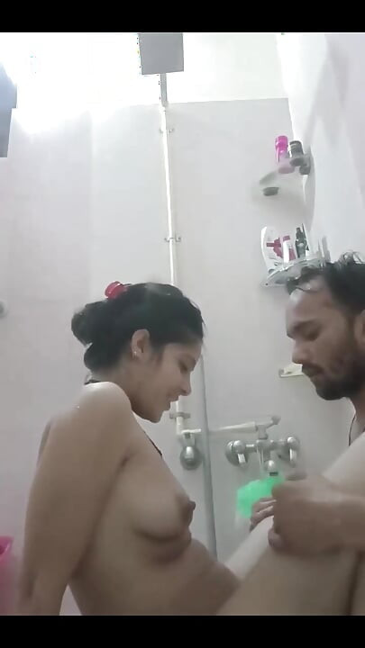 Devar jebe Bhabhi u kupaonici kad nikog nema kod kuće