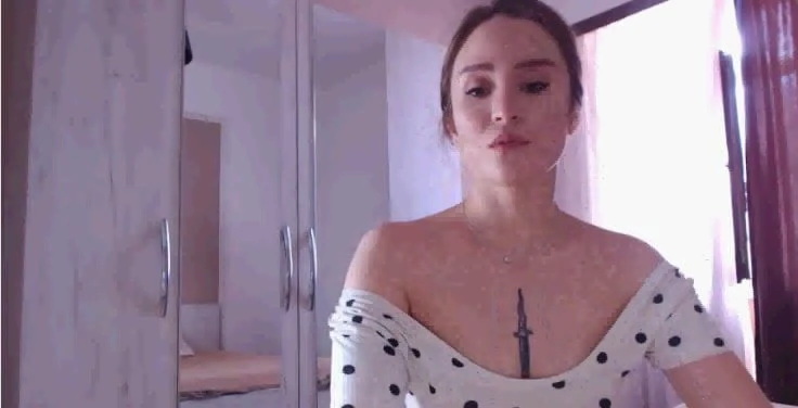 Dívka pro mě převléká podprsenku
