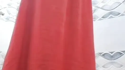 Desi bhabhi banyosu, banyo me naha rahi h...