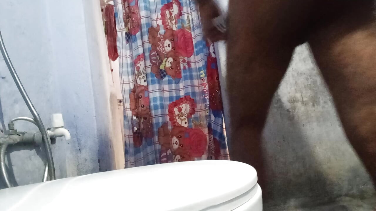 Urut minyak melancap di bilik air saya