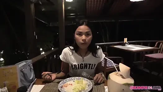 Sie bewegte sich eine weile nicht mit creampie in ihr