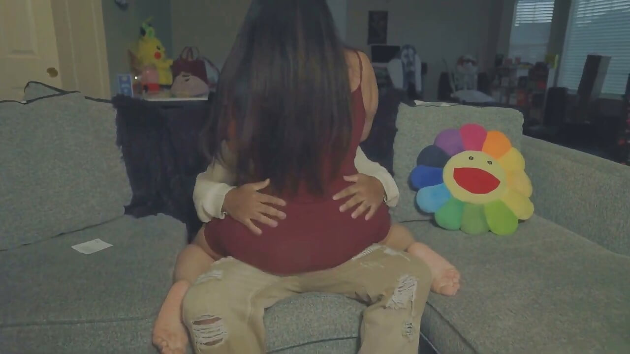 Tokyo Leigh se fute cu vecina ei Finny Fox