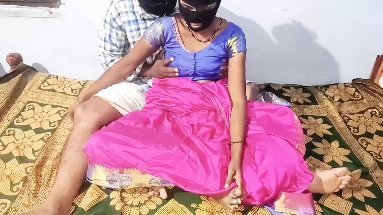 Desi Indian couple’s romantic sex video