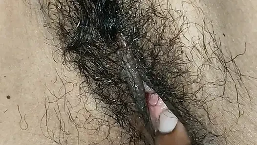 Girlfriend ke chut me ungli ghusa di closeup