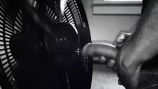 Disket sikimi ağır çekimde bir fana tıkıyorum