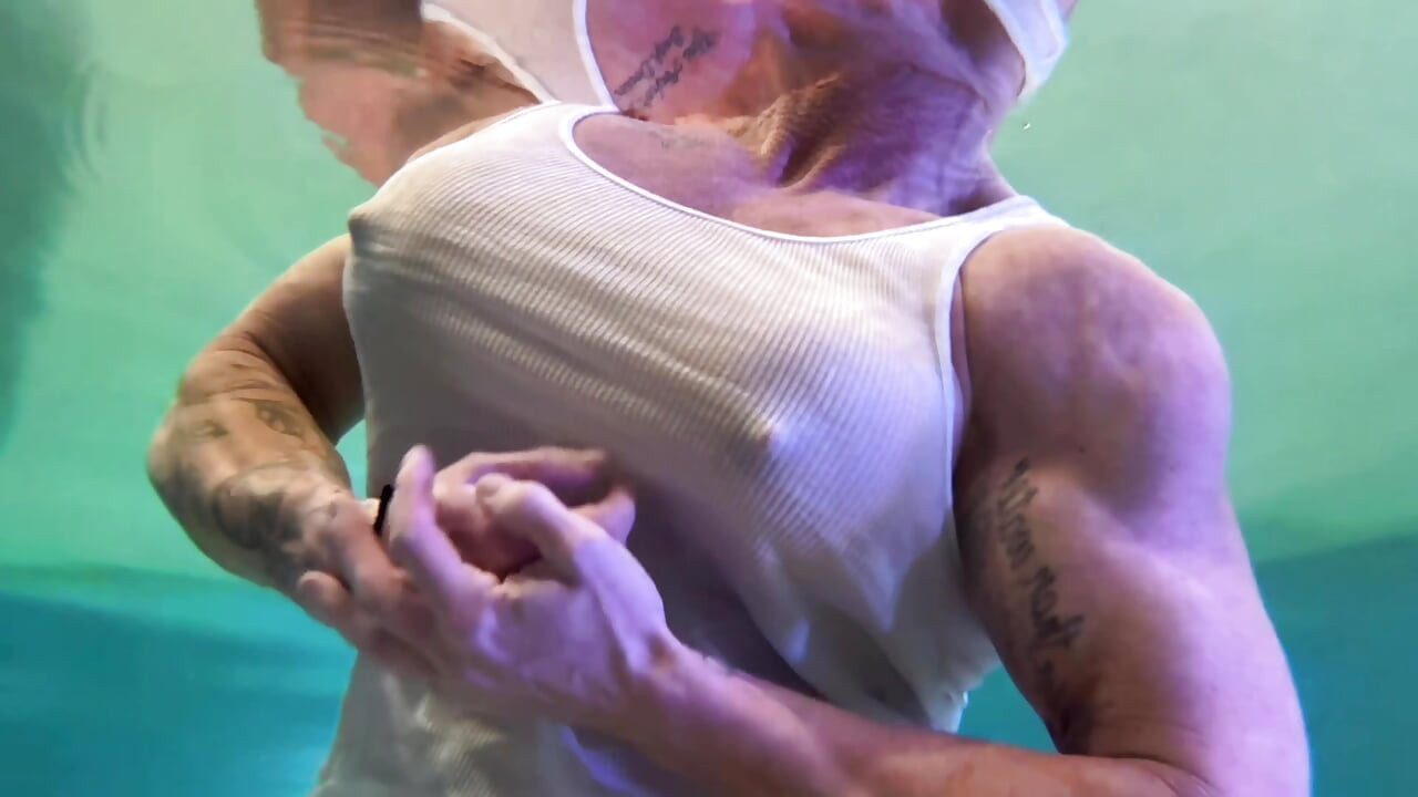 Amazon Kandy Flexes Her Massive Biceps in Her Hotel Pool