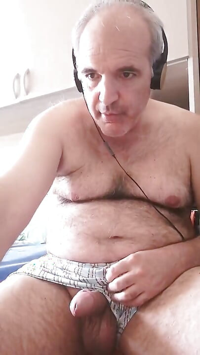 나는 내 음경을 마사지하며 애무를 갈망한다!