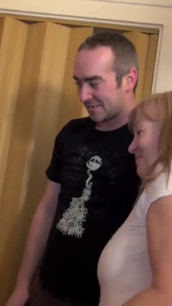 Must-see moment from "Die Nachbars Milf mit enger Fotze auf der Couch befridigt"
