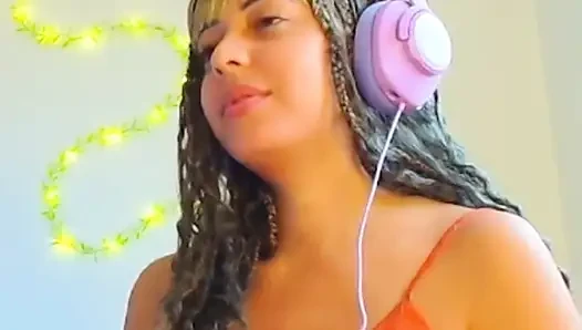 BelleAliz hentai anime izlerken azıyor