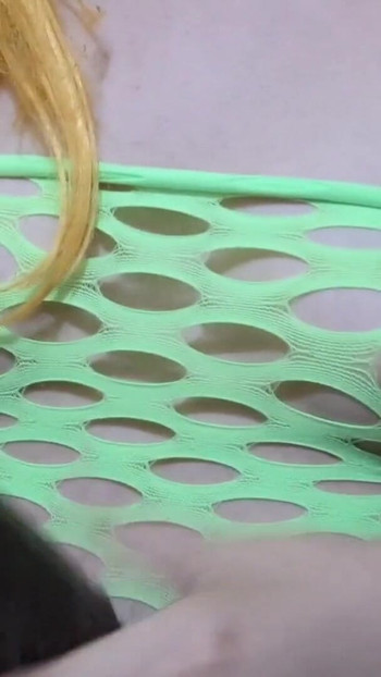 Trans djevojka s velikim bradavicama kažnjava i pljuska svoje dojilje stezaljkama i bbc dildom | Isječak 1