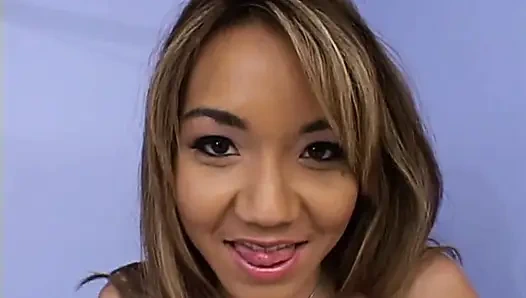 Cewek nakal asia ini lagi ngentot kontol besar