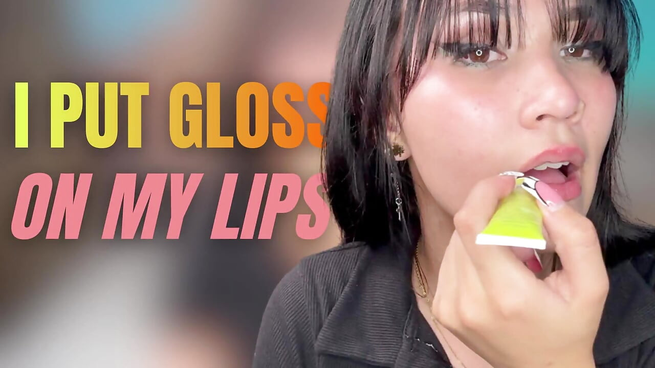 Eu coloco gloss em meus lábios