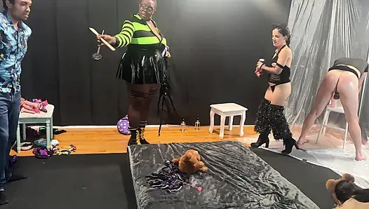 Goldie's Locks and 3 Bi Sub Bears - Cliff media Productions