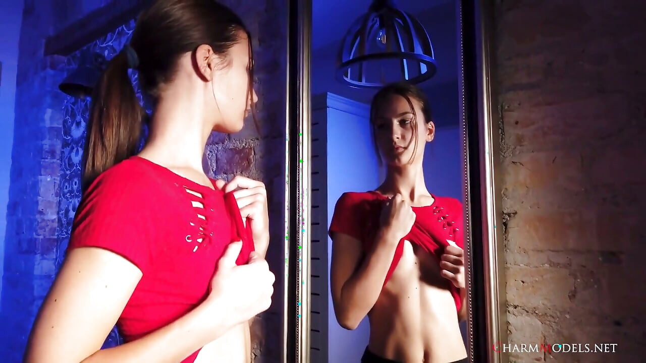 Adorable Teen Anna Without Panties - Video