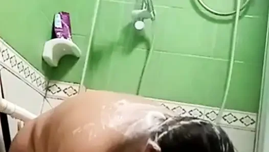 She take a bath while ill watch her then jerking my dick