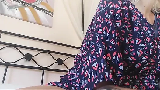 Adik tiriku adalah cewek hot rambut pirang yang super eksplosif! Bahkan pelermu akan meledak saat kamu menontonnya