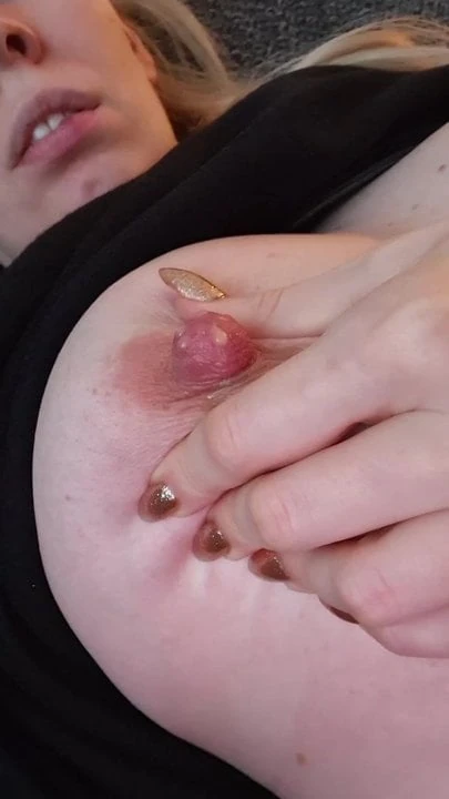 乳头玩耍