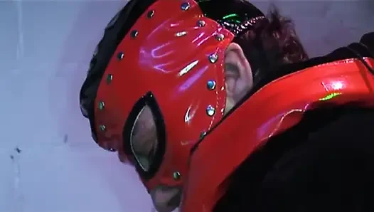 Cewek rambut pirang dengan masker lagi asik fingering beceknya sampai muncrat