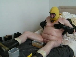 The fat stinky Gummistiefel Piss Pig at it again!