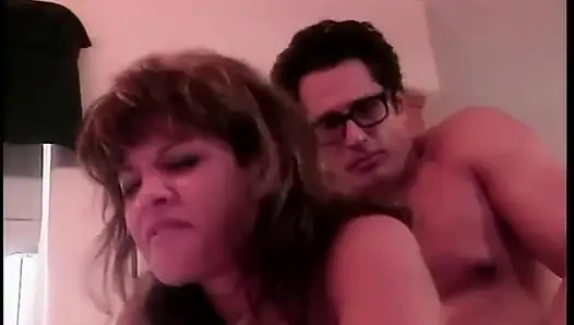 Tante seksi rambut cokelat dengan kacamata lagi asik ngentot sama bintang boket legendaris berambut cokelat teri weigel