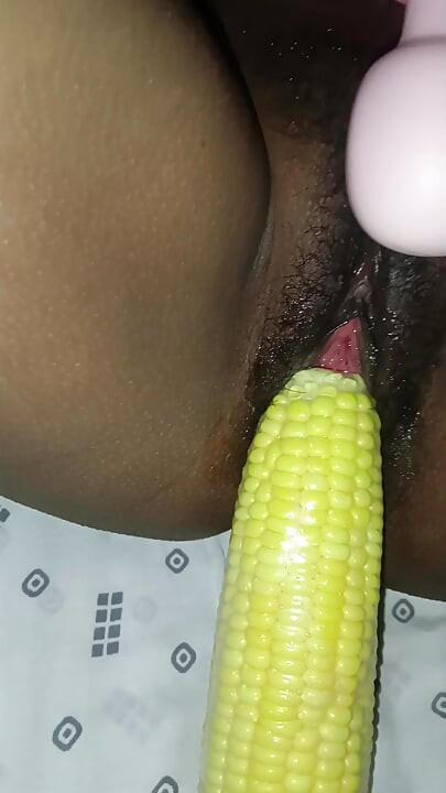 Desi hot bhabhi Ne pura Makka chut me Dala
