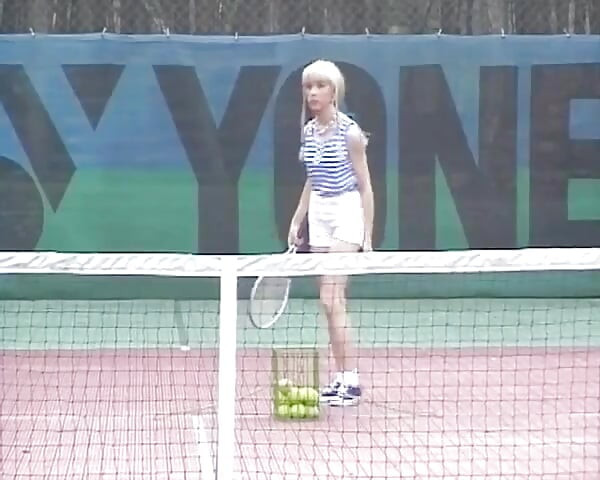 Tengere Duitse tennisser werd gevuistneukt door trainer