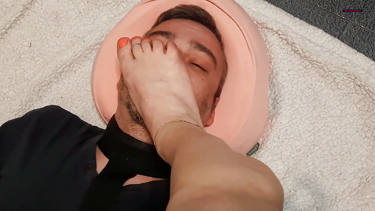 Subdued by My Delicious Feet!