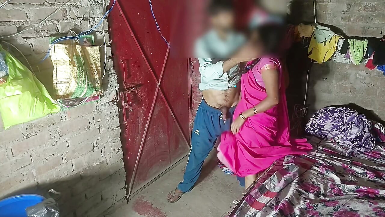 Secret sex in broad daylight, brother-in-law entered the sister-in-law's room and persuaded the sister-in-law to her, then sucked the nipples, choosing the sister-in-law, the sister-in-law landed the muscle and stood up to the doctor.