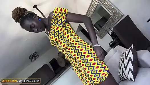 Cewek semok kulit hitam lagi asik ngentot kontol besar pria kulit hitam sebelum dientot posisi cowgirl - pov